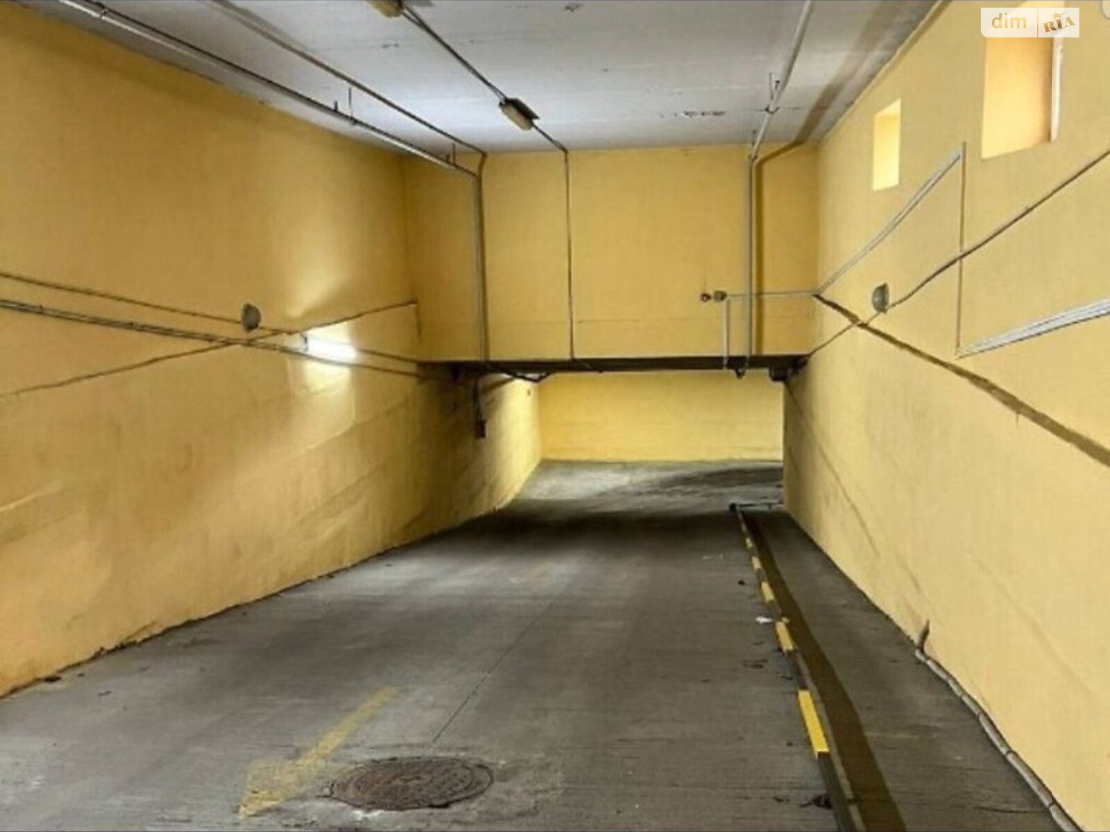 Место в подземном паркинге под легковое авто в Ровно, площадь 15.5 кв.м. фото 1