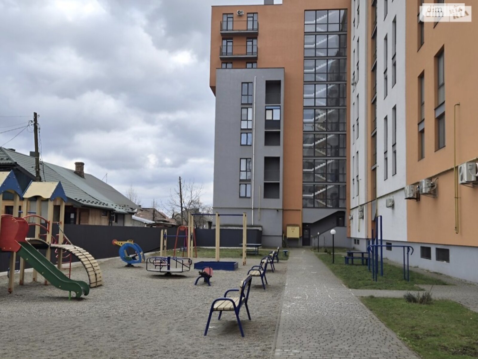 Место в подземном паркинге под легковое авто в Стрые, площадь 13.2 кв.м. фото 1 Место в подземном паркинге под легковое авто в Стрые, площадь 13.2 кв.м. фото 1