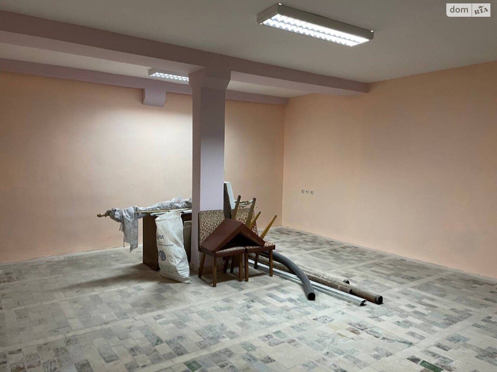 Комерційне приміщення в Черкасах, продаж по Нарбутівська вулиця 285, район Район Д, ціна: 29 000 доларів за об’єкт фото 1 Комерційне приміщення в Черкасах, продаж по Нарбутівська вулиця 285, район Район Д, ціна: 29 000 доларів за об’єкт фото 1