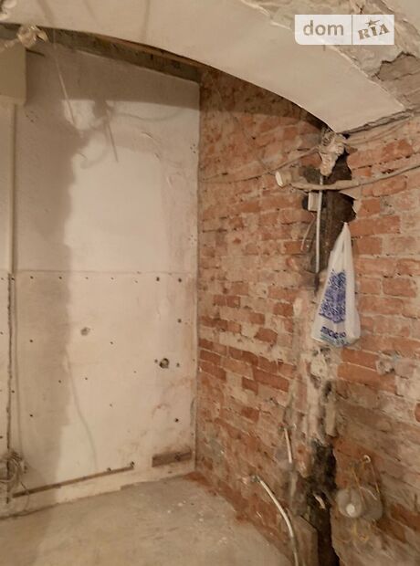 Коммерческое помещение в Черновцах, продажа по Главная улица 96, район Центр, цена: 22 000 долларов за объект фото 1 Коммерческое помещение в Черновцах, продажа по Главная улица 96, район Центр, цена: 22 000 долларов за объект фото 1
