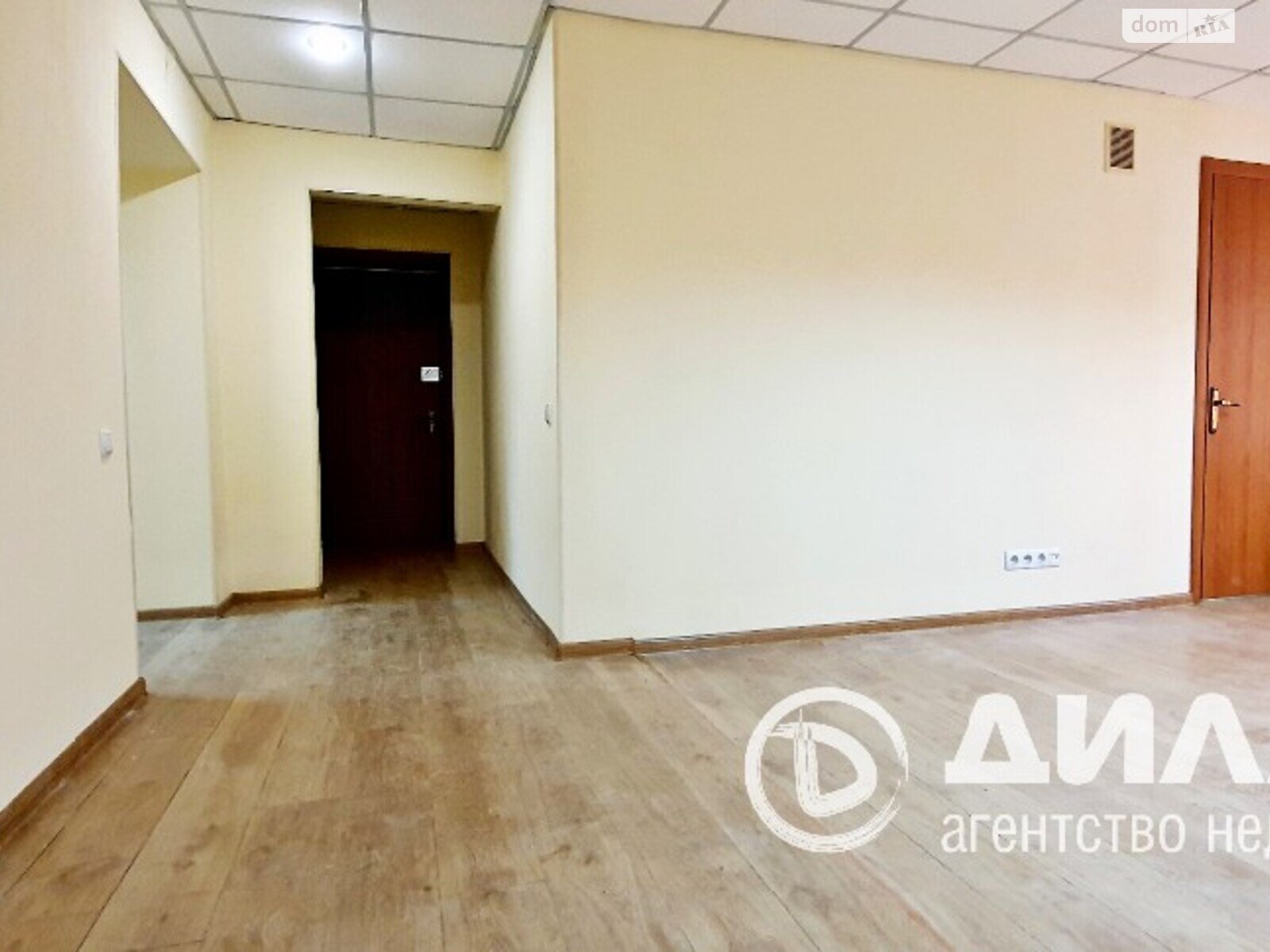 Коммерческое помещение в Запорожье, продажа по Центральный бульвар 19Б, район Вознесеновский (Орджоникидзевский), цена: 25 000 долларов за объект фото 1 Коммерческое помещение в Запорожье, продажа по Центральный бульвар 19Б, район Вознесеновский (Орджоникидзевский), цена: 25 000 долларов за объект фото 1