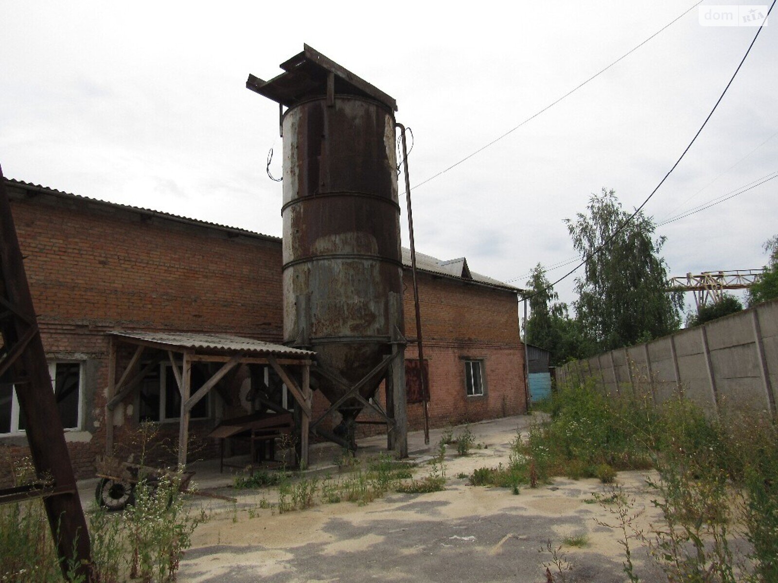 Комерційне приміщення в Калинівці, продаж по Независимости площадь, район Калинівка, ціна: 300 000 долларів за об’єкт фото 1