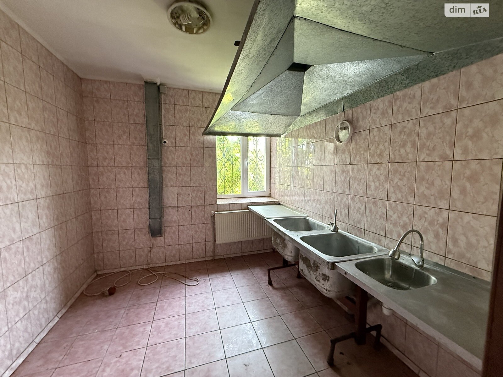 Спеціальне приміщення в Дубіївці, Богдана Хмельницького вулиця, ціна продажу: 120 000 доларів за об’єкт фото 1