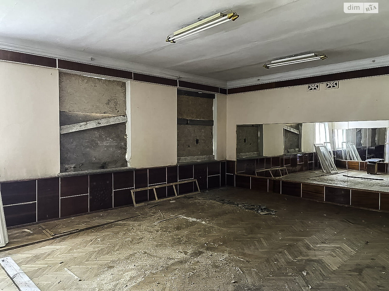 Специальное помещение в Тернополе, продажа по Бандери С. пр., район Центр, цена: 1 800 000 долларов за объект фото 1 Специальное помещение в Тернополе, продажа по Бандери С. пр., район Центр, цена: 1 800 000 долларов за объект фото 1
