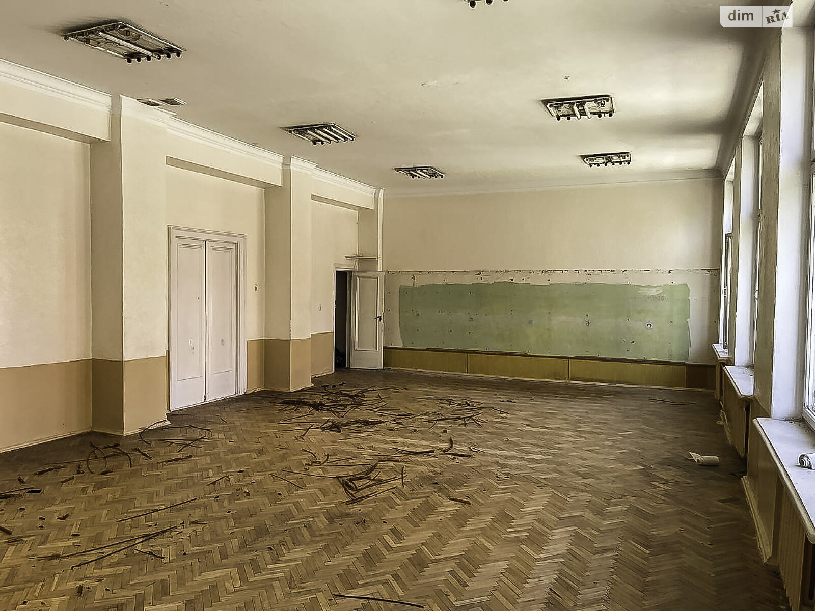 Специальное помещение в Тернополе, продажа по Бандери С. пр., район Центр, цена: 1 800 000 долларов за объект фото 1 Специальное помещение в Тернополе, продажа по Бандери С. пр., район Центр, цена: 1 800 000 долларов за объект фото 1