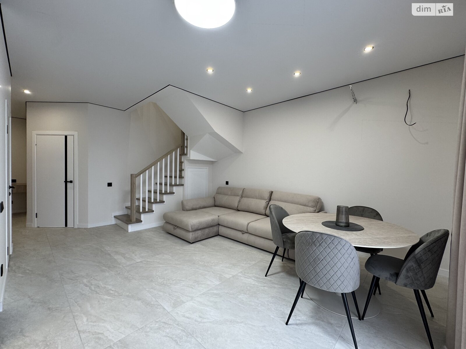 двухэтажный таунхаус, 100 кв. м, кирпич. Продажа в Агрономичном фото 1