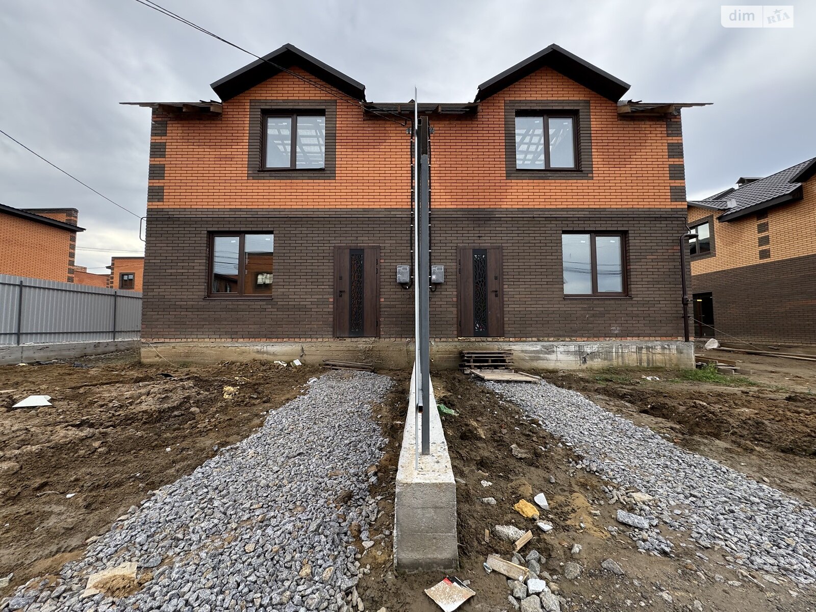 двухэтажный таунхаус, 1.3 кв. м, кирпич. Продажа в Агрономичном фото 1