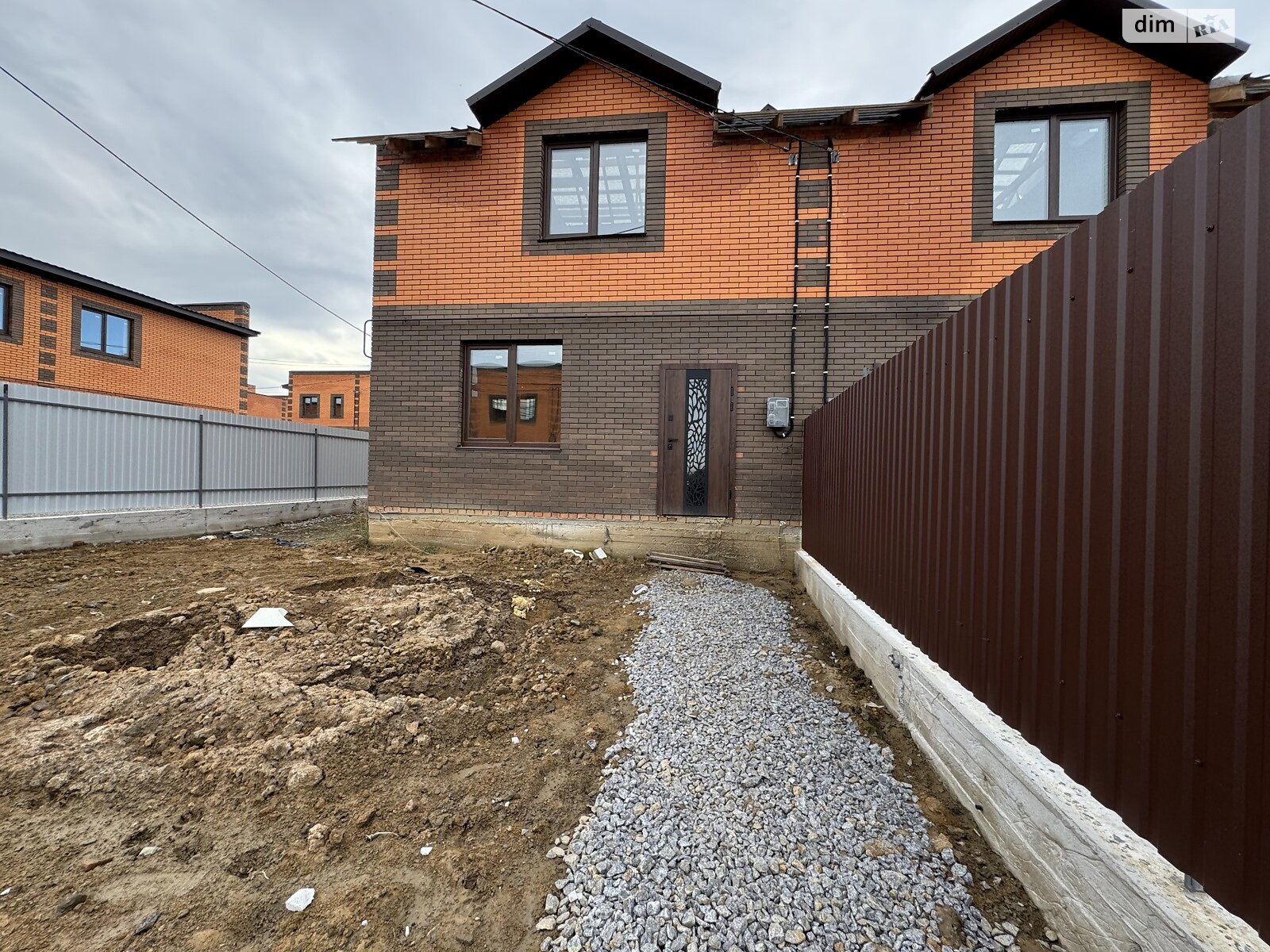 двухэтажный таунхаус, 1.3 кв. м, кирпич. Продажа в Агрономичном фото 1