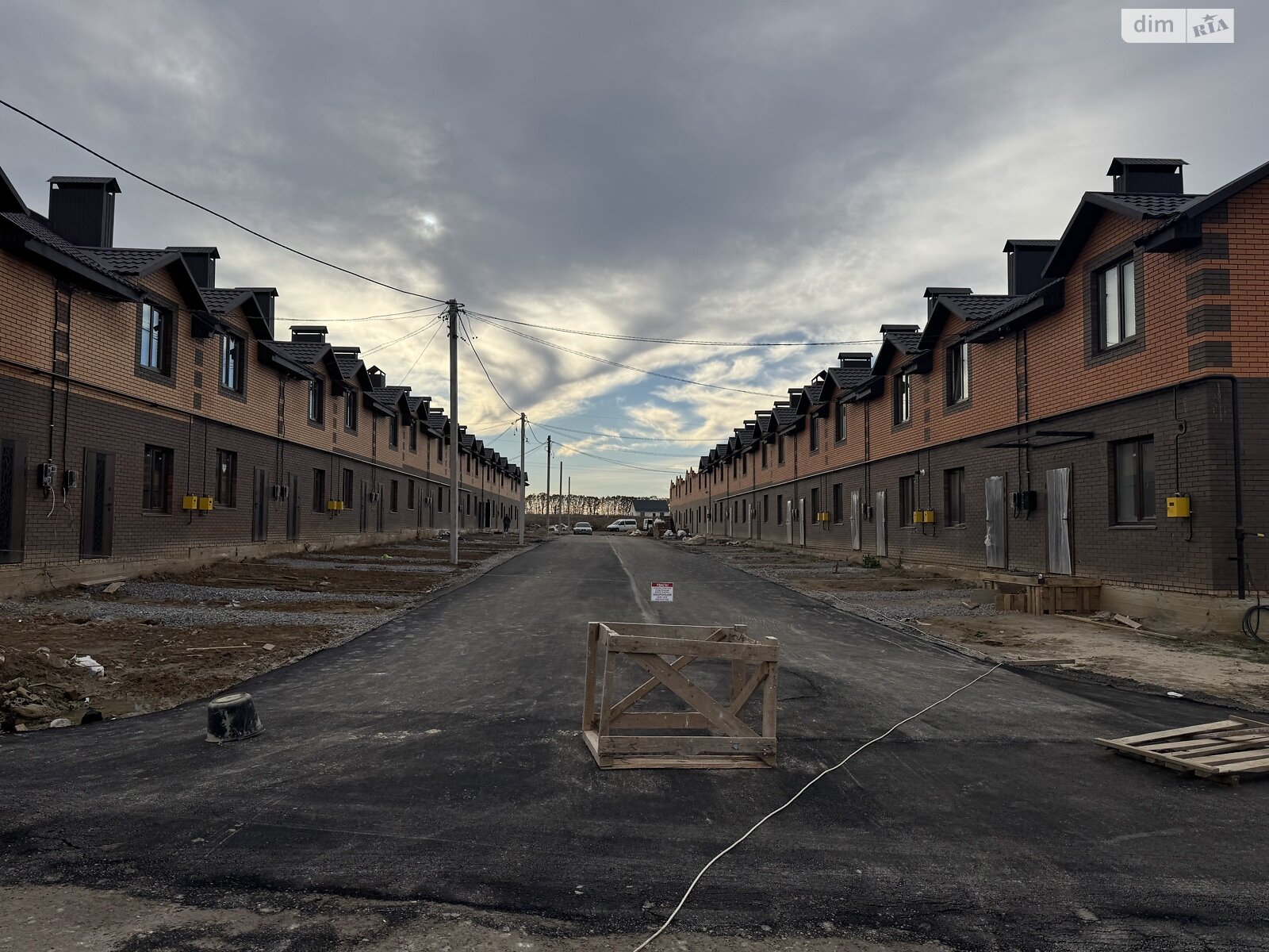 двухэтажный таунхаус, 1.3 кв. м, кирпич. Продажа в Агрономичном фото 1