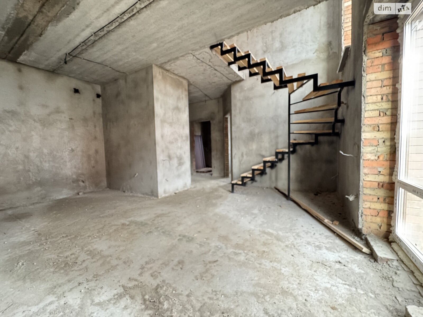 двухэтажный таунхаус, 1.3 кв. м, кирпич. Продажа в Агрономичном фото 1