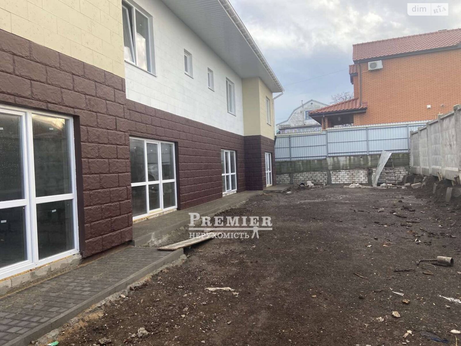 двухэтажный таунхаус, 90.9 кв. м, кирпич. Продажа в Александровке фото 1 двухэтажный таунхаус, 90.9 кв. м, кирпич. Продажа в Александровке фото 1