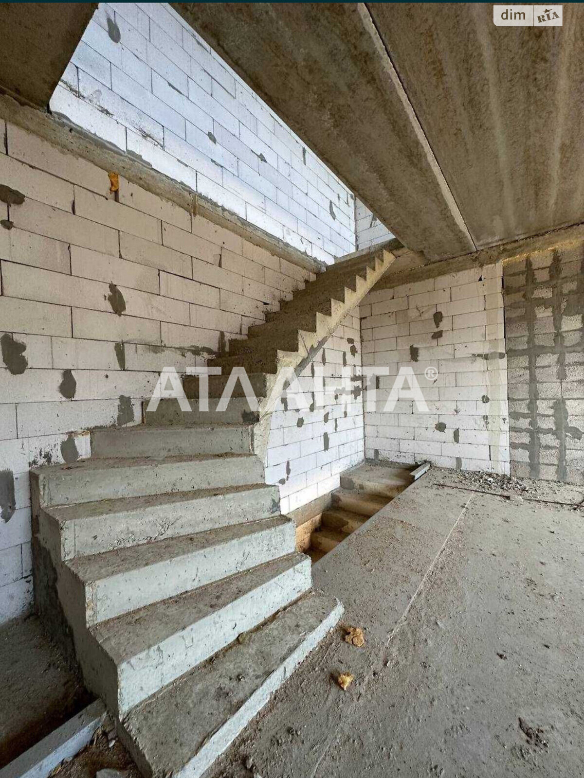 трехэтажный таунхаус, 135 кв. м, газобетон. Продажа в Авангарде фото 1 трехэтажный таунхаус, 135 кв. м, газобетон. Продажа в Авангарде фото 1