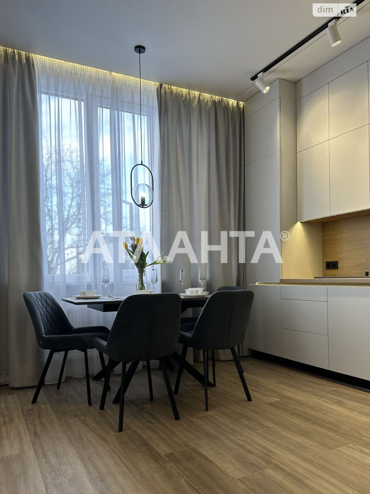 трехэтажный таунхаус, 135 кв. м, газобетон. Продажа в Авангарде фото 1 трехэтажный таунхаус, 135 кв. м, газобетон. Продажа в Авангарде фото 1