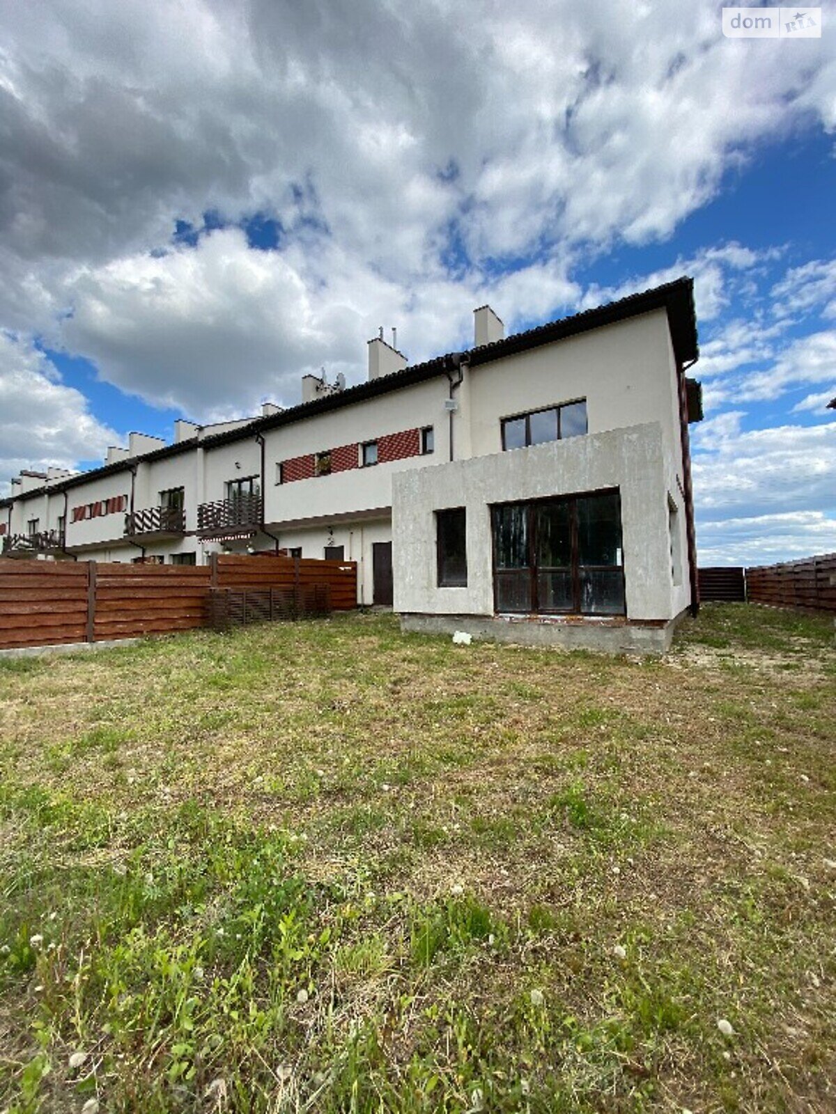 двоповерховий таунхаус з мансардним поверхом, 130.7 кв. м, цегла. Продаж у Басівці фото 1 двоповерховий таунхаус з мансардним поверхом, 130.7 кв. м, цегла. Продаж у Басівці фото 1