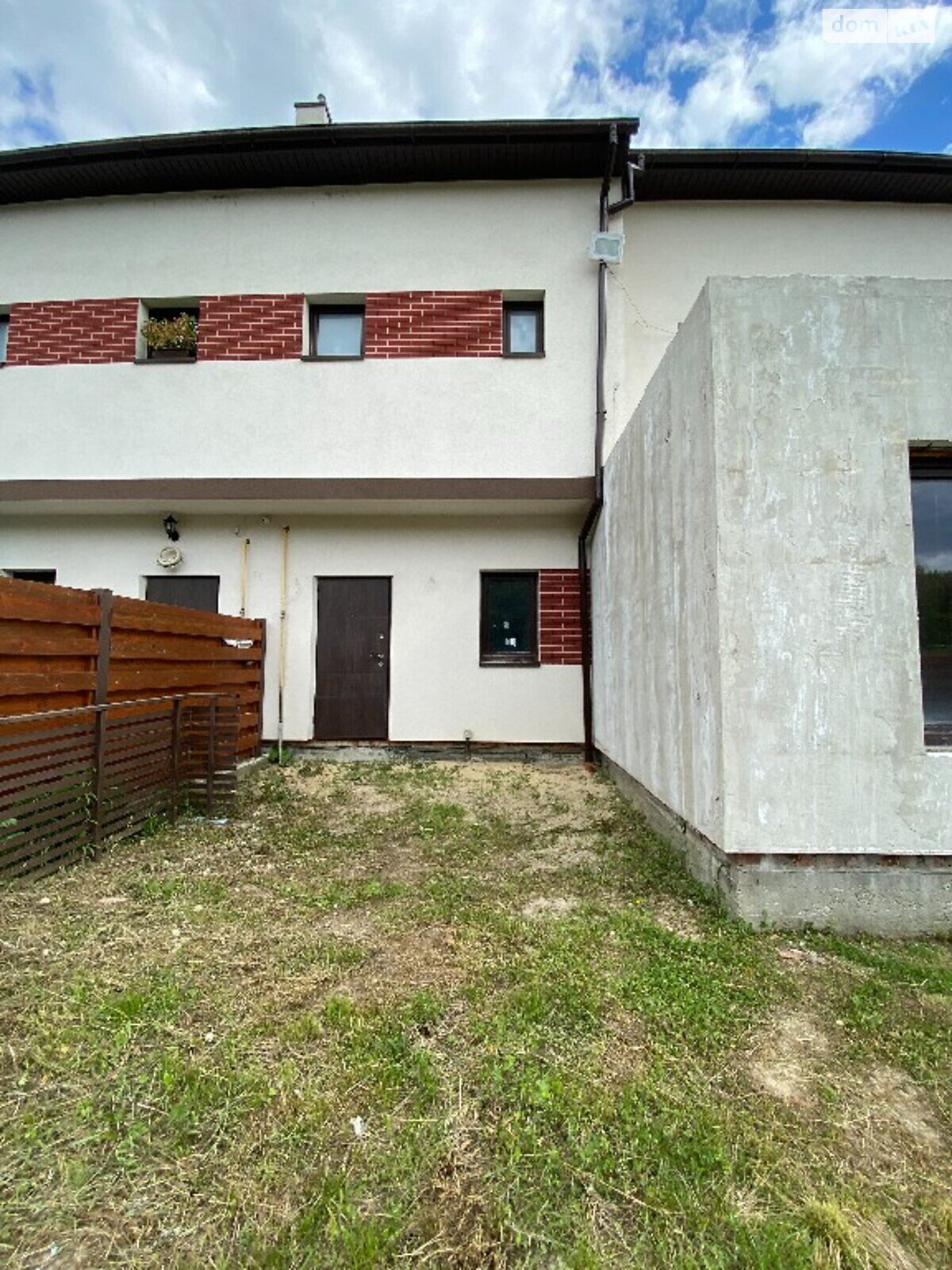 двоповерховий таунхаус з мансардним поверхом, 130.7 кв. м, цегла. Продаж у Басівці фото 1 двоповерховий таунхаус з мансардним поверхом, 130.7 кв. м, цегла. Продаж у Басівці фото 1