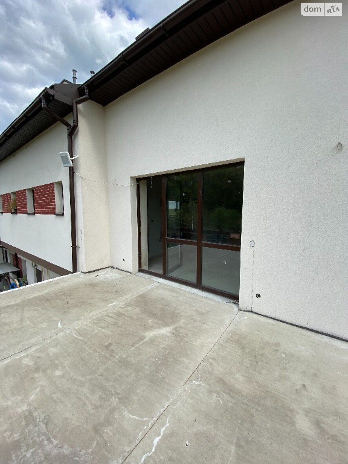 двоповерховий таунхаус з мансардним поверхом, 130.7 кв. м, цегла. Продаж у Басівці фото 1 двоповерховий таунхаус з мансардним поверхом, 130.7 кв. м, цегла. Продаж у Басівці фото 1