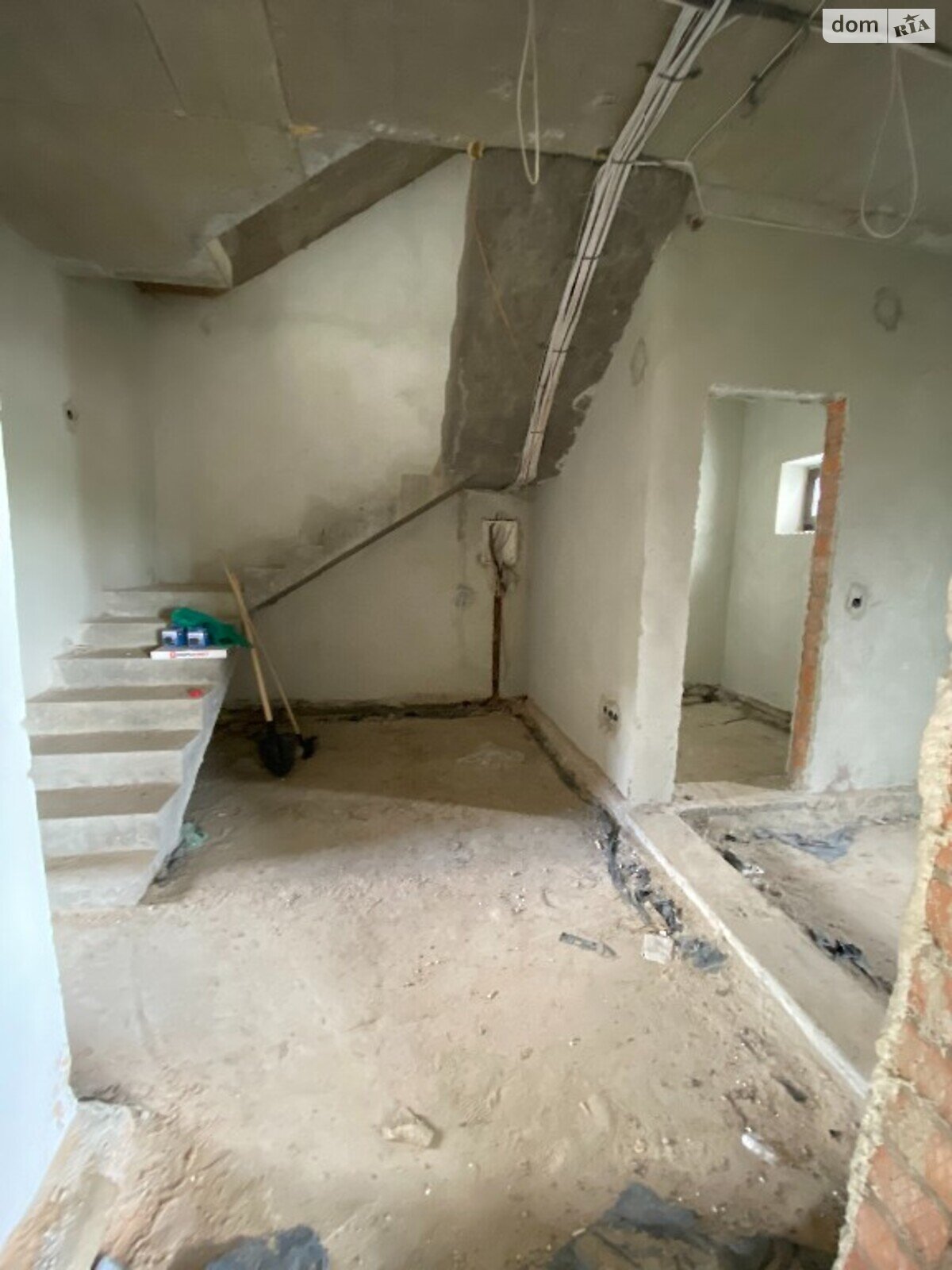 двоповерховий таунхаус з мансардним поверхом, 130.7 кв. м, цегла. Продаж у Басівці фото 1 двоповерховий таунхаус з мансардним поверхом, 130.7 кв. м, цегла. Продаж у Басівці фото 1