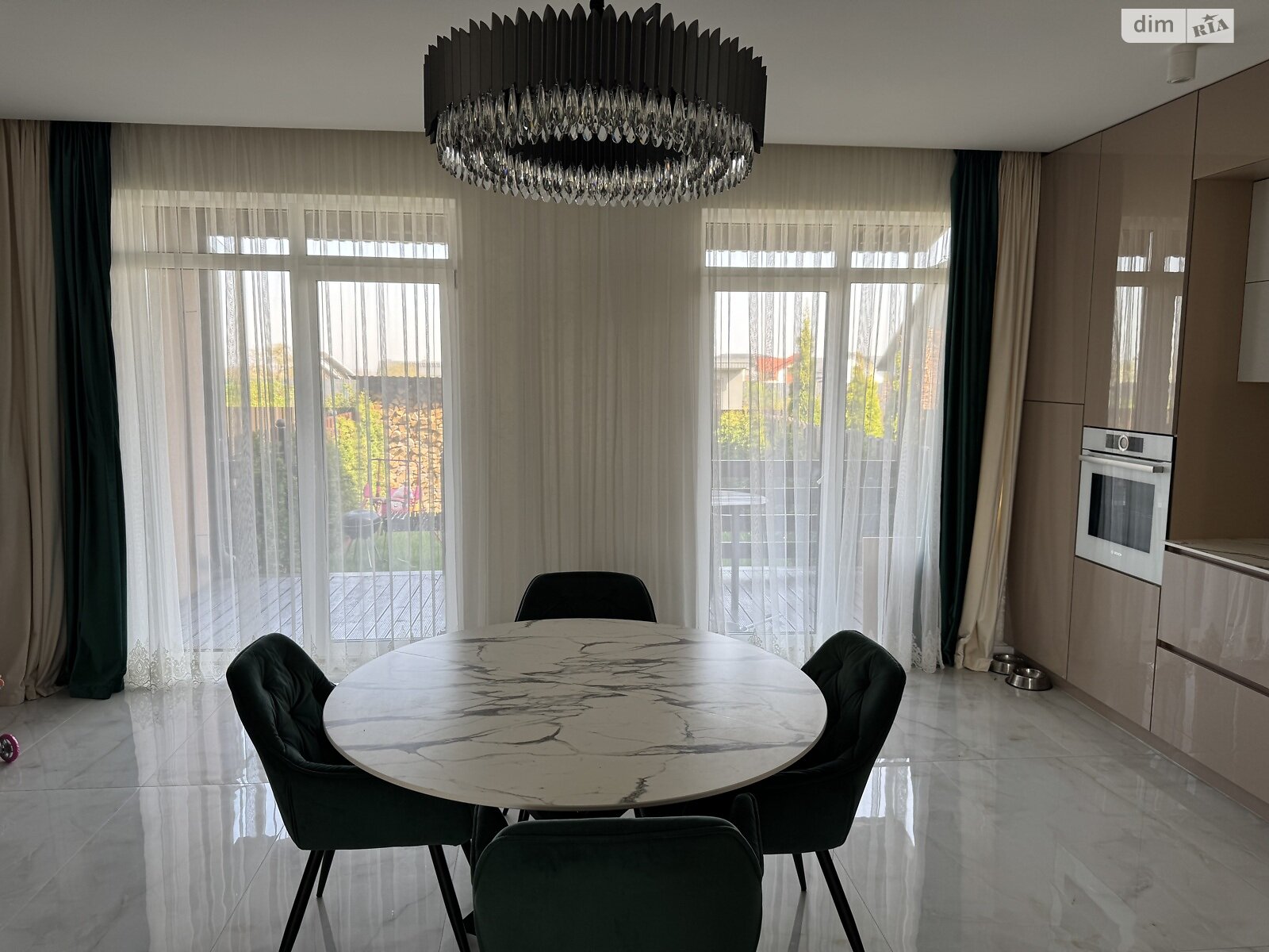 триповерховий таунхаус, 224 кв. м, кирпич. Продаж у Байківці фото 1 триповерховий таунхаус, 224 кв. м, кирпич. Продаж у Байківці фото 1