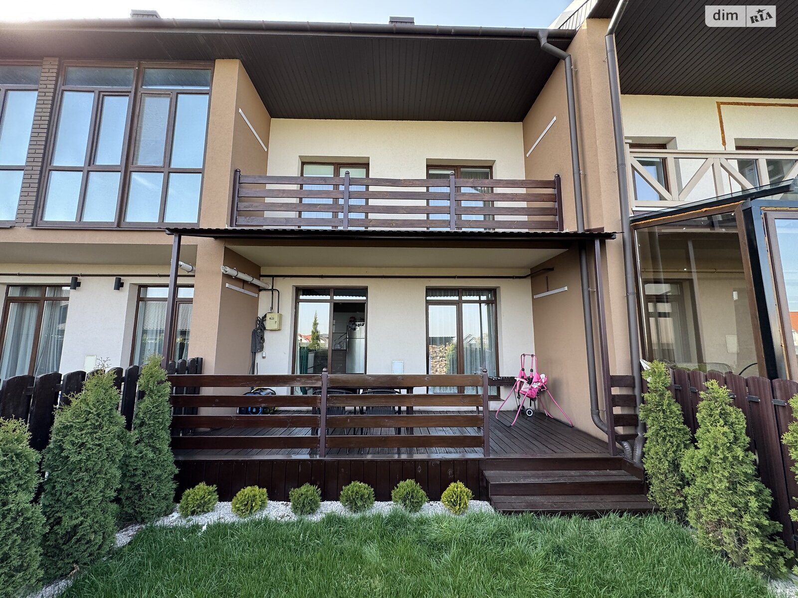 триповерховий таунхаус, 224 кв. м, кирпич. Продаж у Байківці фото 1 триповерховий таунхаус, 224 кв. м, кирпич. Продаж у Байківці фото 1
