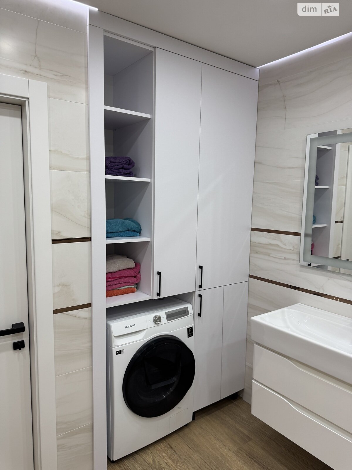 триповерховий таунхаус, 224 кв. м, кирпич. Продаж у Байківці фото 1 триповерховий таунхаус, 224 кв. м, кирпич. Продаж у Байківці фото 1