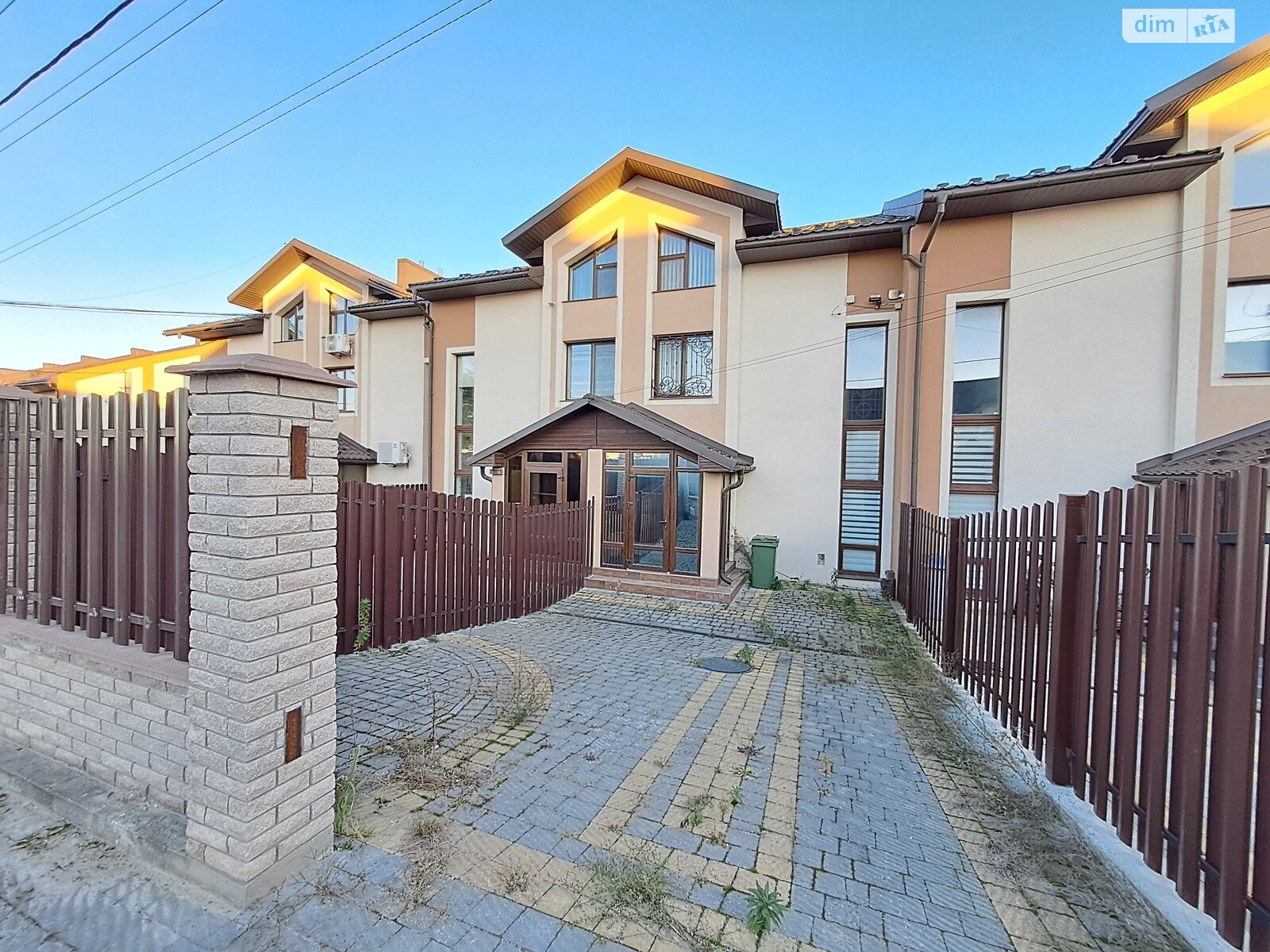 двухэтажный таунхаус, 157 кв. м, кирпич. Продажа в Байковцах фото 1