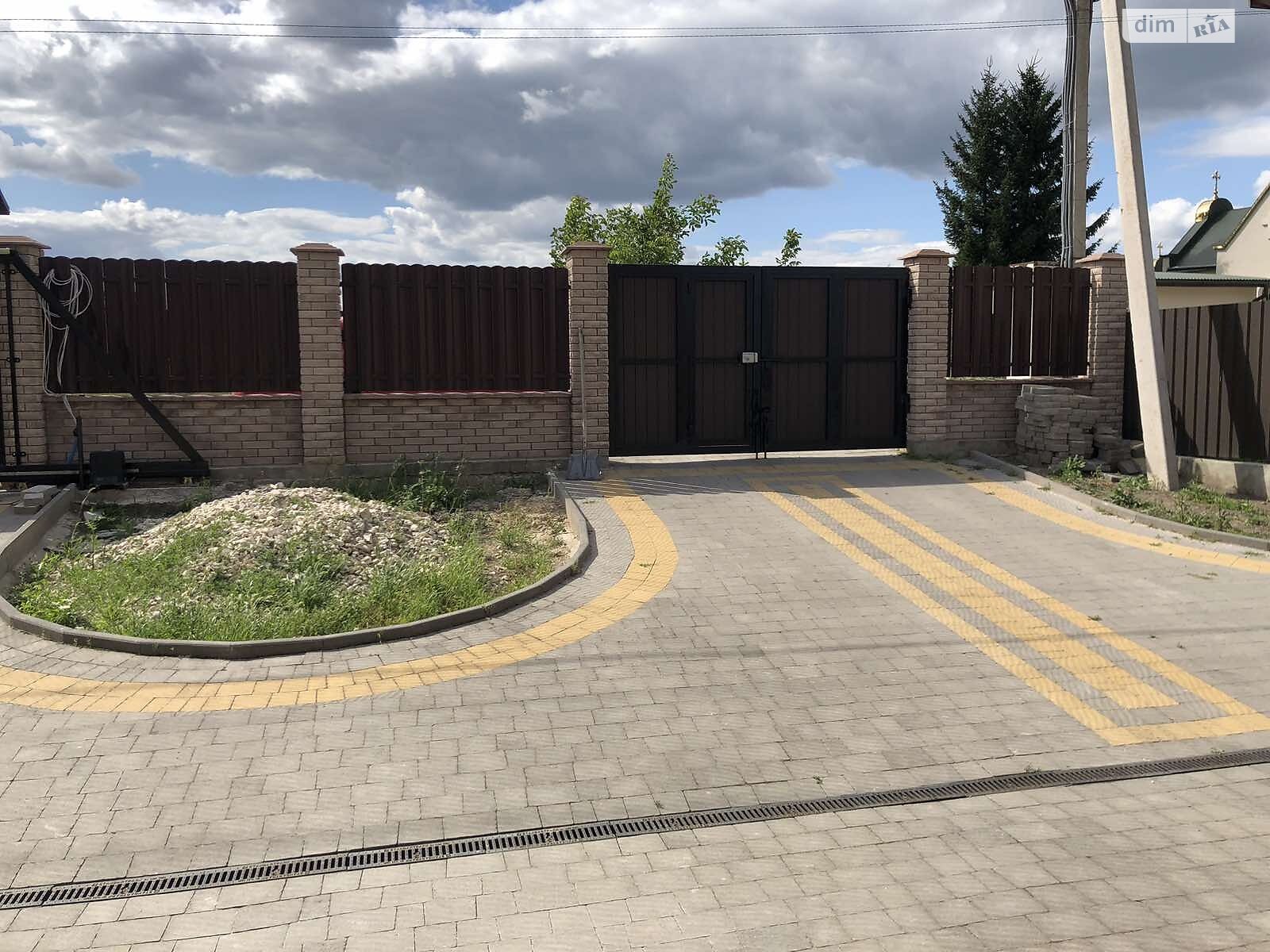 трехэтажный таунхаус, 156 кв. м, кирпич. Продажа в Байковцах фото 1 трехэтажный таунхаус, 156 кв. м, кирпич. Продажа в Байковцах фото 1