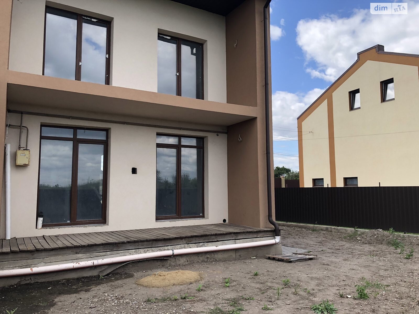 трехэтажный таунхаус, 156 кв. м, кирпич. Продажа в Байковцах фото 1 трехэтажный таунхаус, 156 кв. м, кирпич. Продажа в Байковцах фото 1