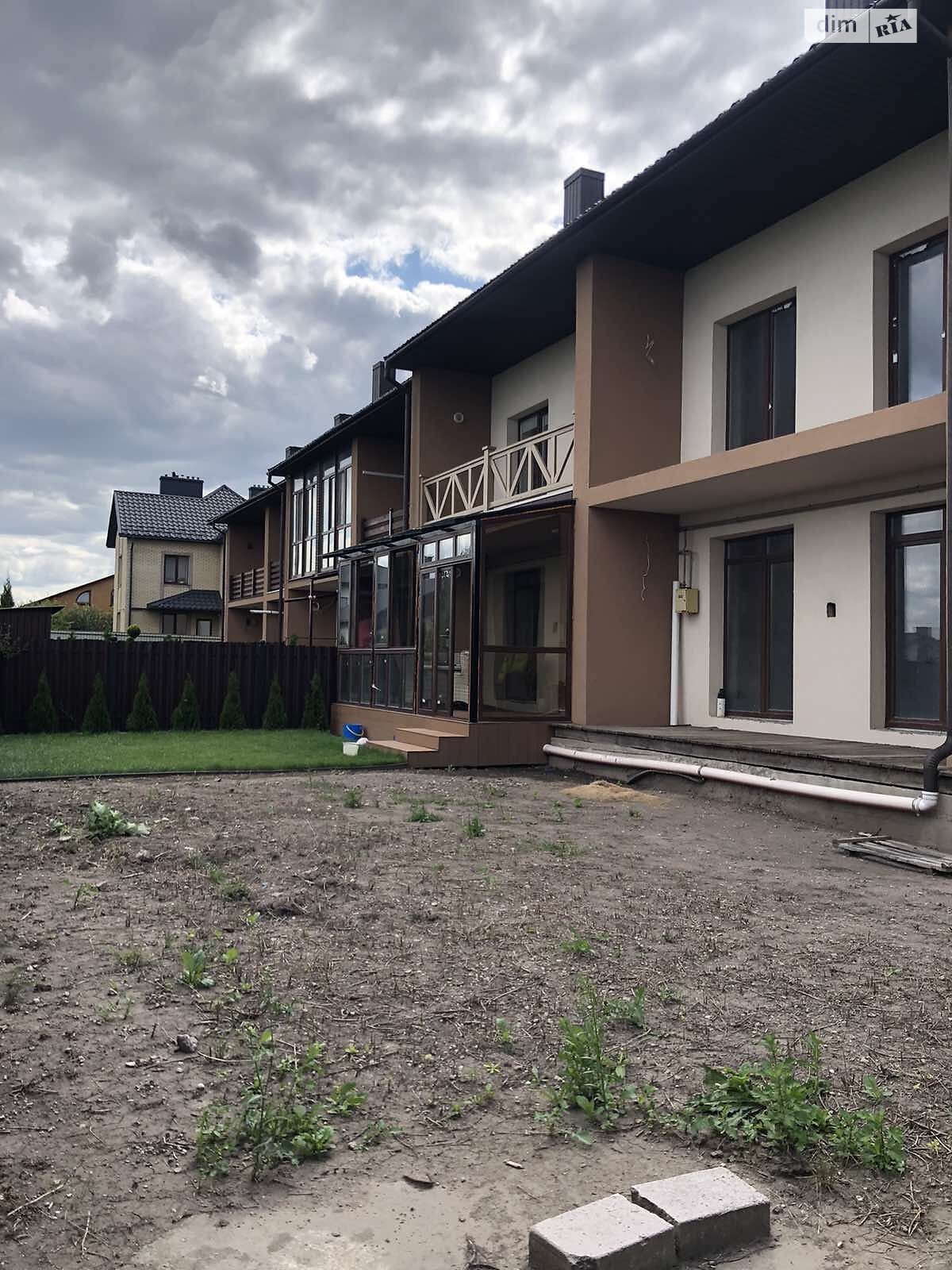 трехэтажный таунхаус, 156 кв. м, кирпич. Продажа в Байковцах фото 1 трехэтажный таунхаус, 156 кв. м, кирпич. Продажа в Байковцах фото 1