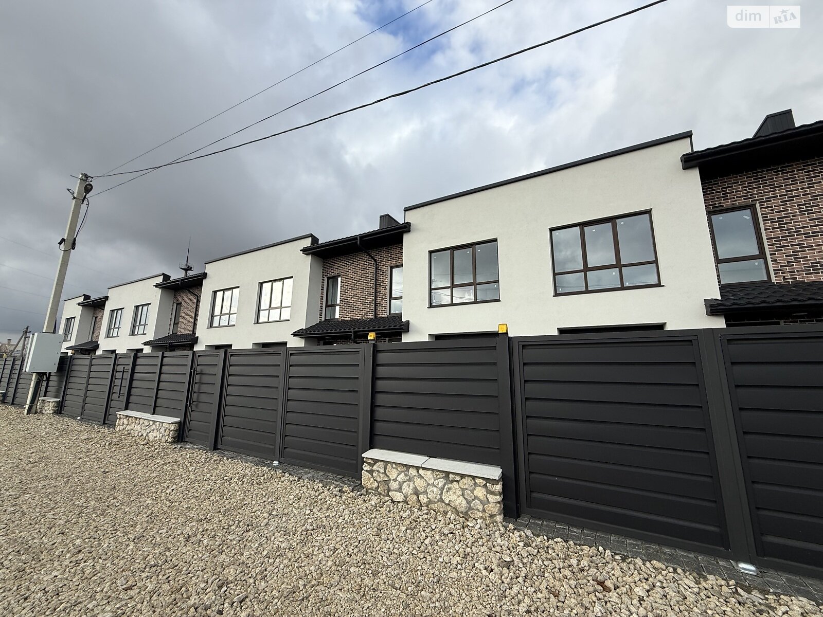 двухэтажный таунхаус, 140 кв. м, кирпич. Продажа в Байковцах фото 1 двухэтажный таунхаус, 140 кв. м, кирпич. Продажа в Байковцах фото 1