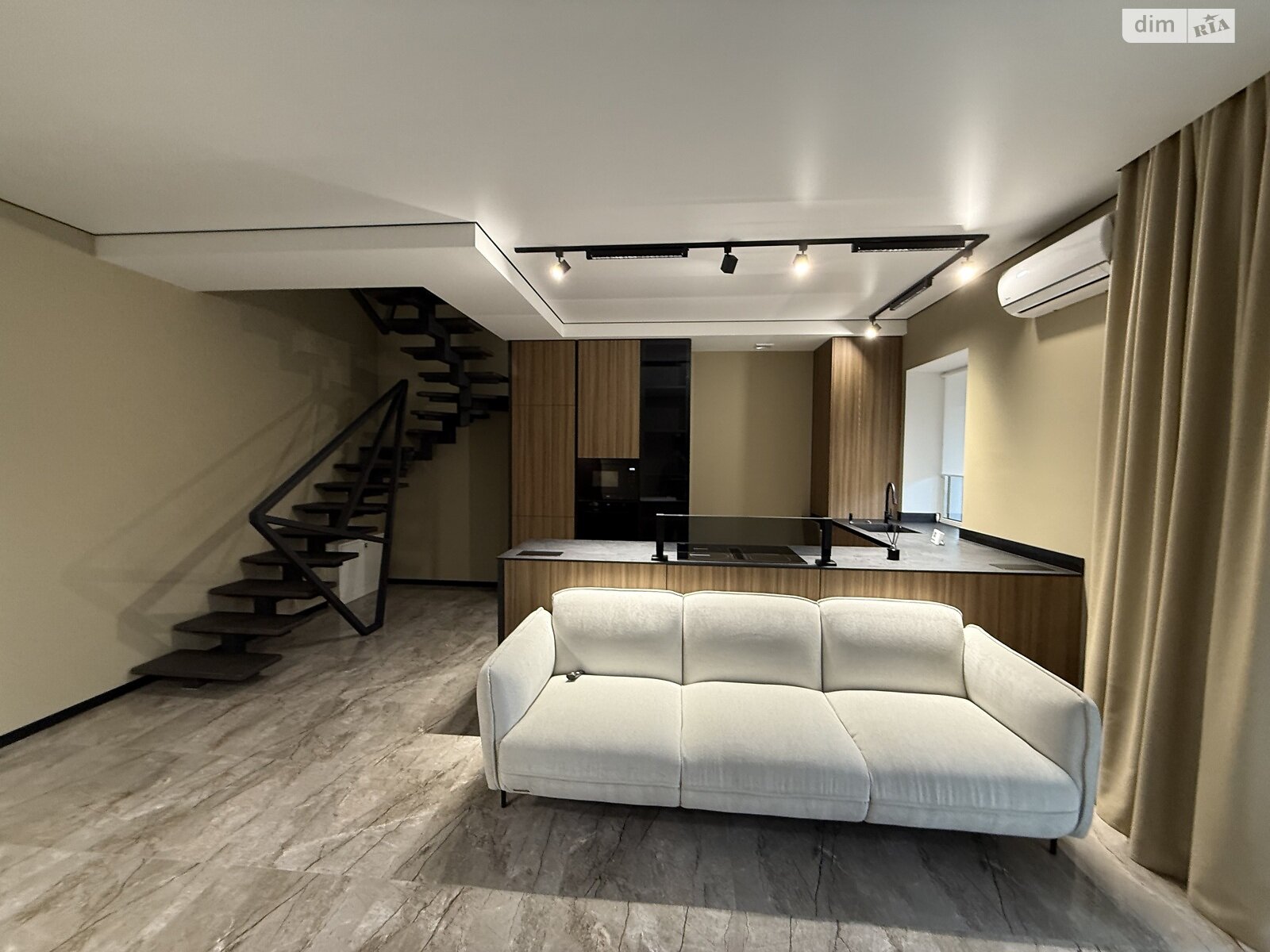 двухэтажный таунхаус, 140 кв. м, кирпич. Продажа в Байковцах фото 1