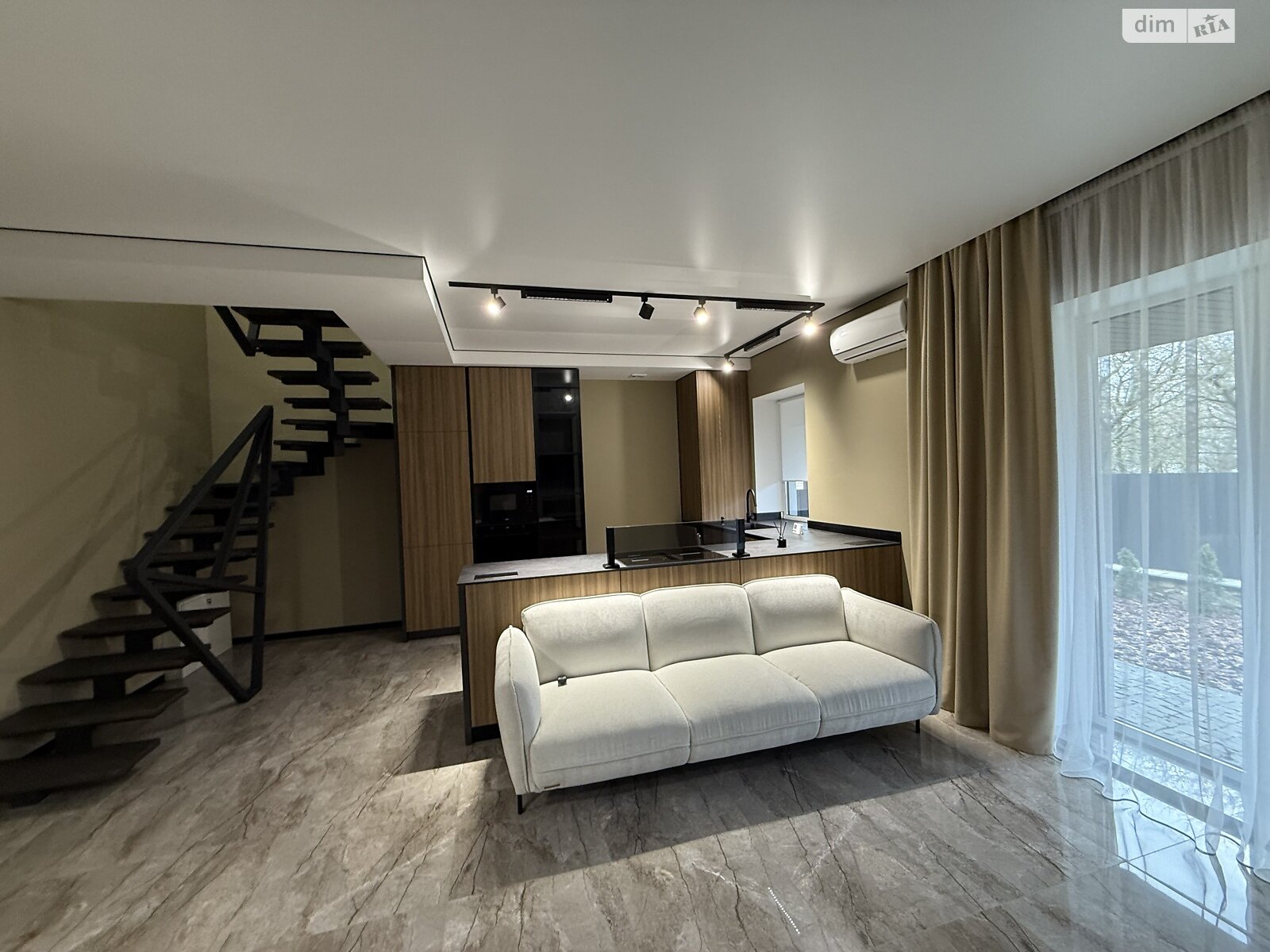 двухэтажный таунхаус, 140 кв. м, кирпич. Продажа в Байковцах фото 1