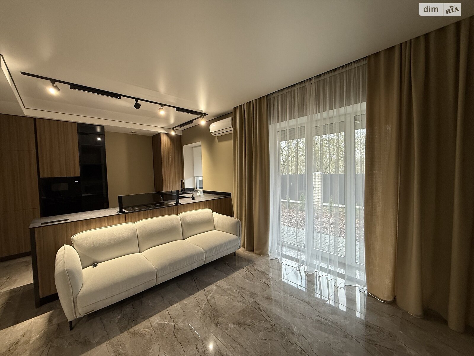 двухэтажный таунхаус, 140 кв. м, кирпич. Продажа в Байковцах фото 1