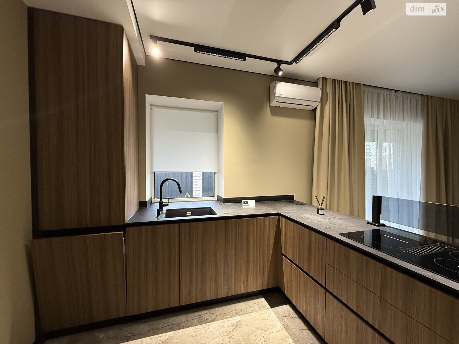 двухэтажный таунхаус, 140 кв. м, кирпич. Продажа в Байковцах фото 1