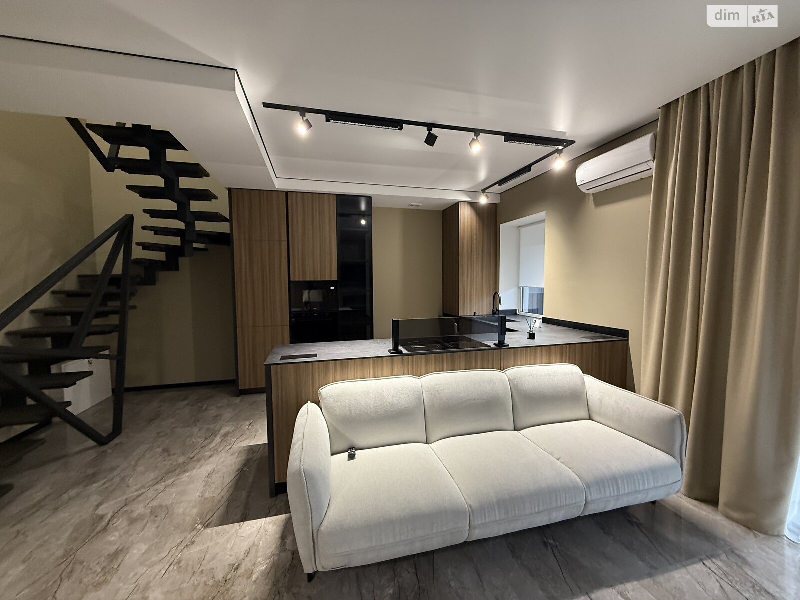 двухэтажный таунхаус, 140 кв. м, кирпич. Продажа в Байковцах фото 1 двухэтажный таунхаус, 140 кв. м, кирпич. Продажа в Байковцах фото 1