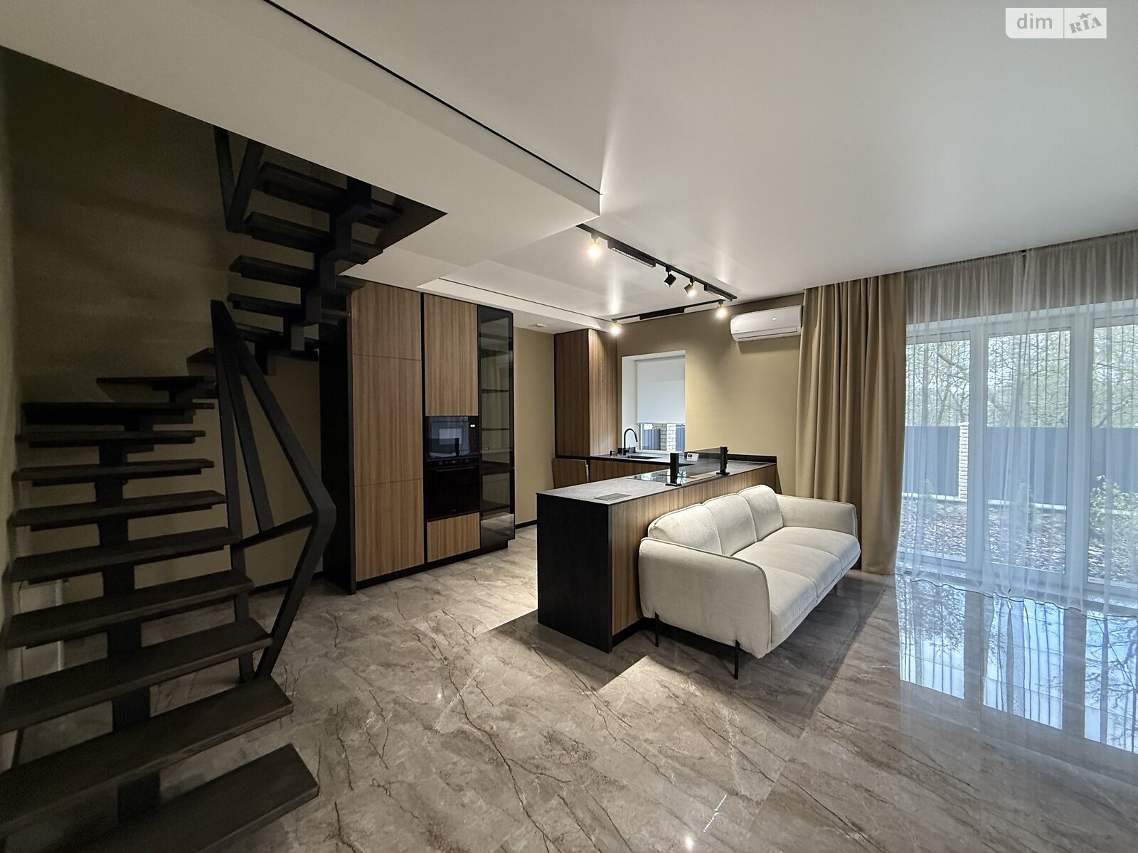 двухэтажный таунхаус, 140 кв. м, кирпич. Продажа в Байковцах фото 1 двухэтажный таунхаус, 140 кв. м, кирпич. Продажа в Байковцах фото 1