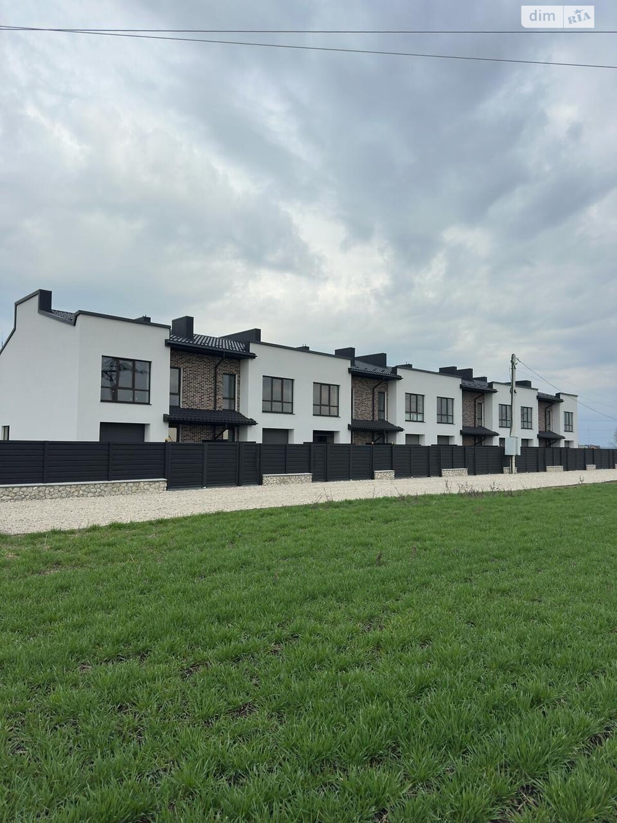 двухэтажный таунхаус, 134.5 кв. м, кирпич. Продажа в Байковцах фото 1 двухэтажный таунхаус, 134.5 кв. м, кирпич. Продажа в Байковцах фото 1