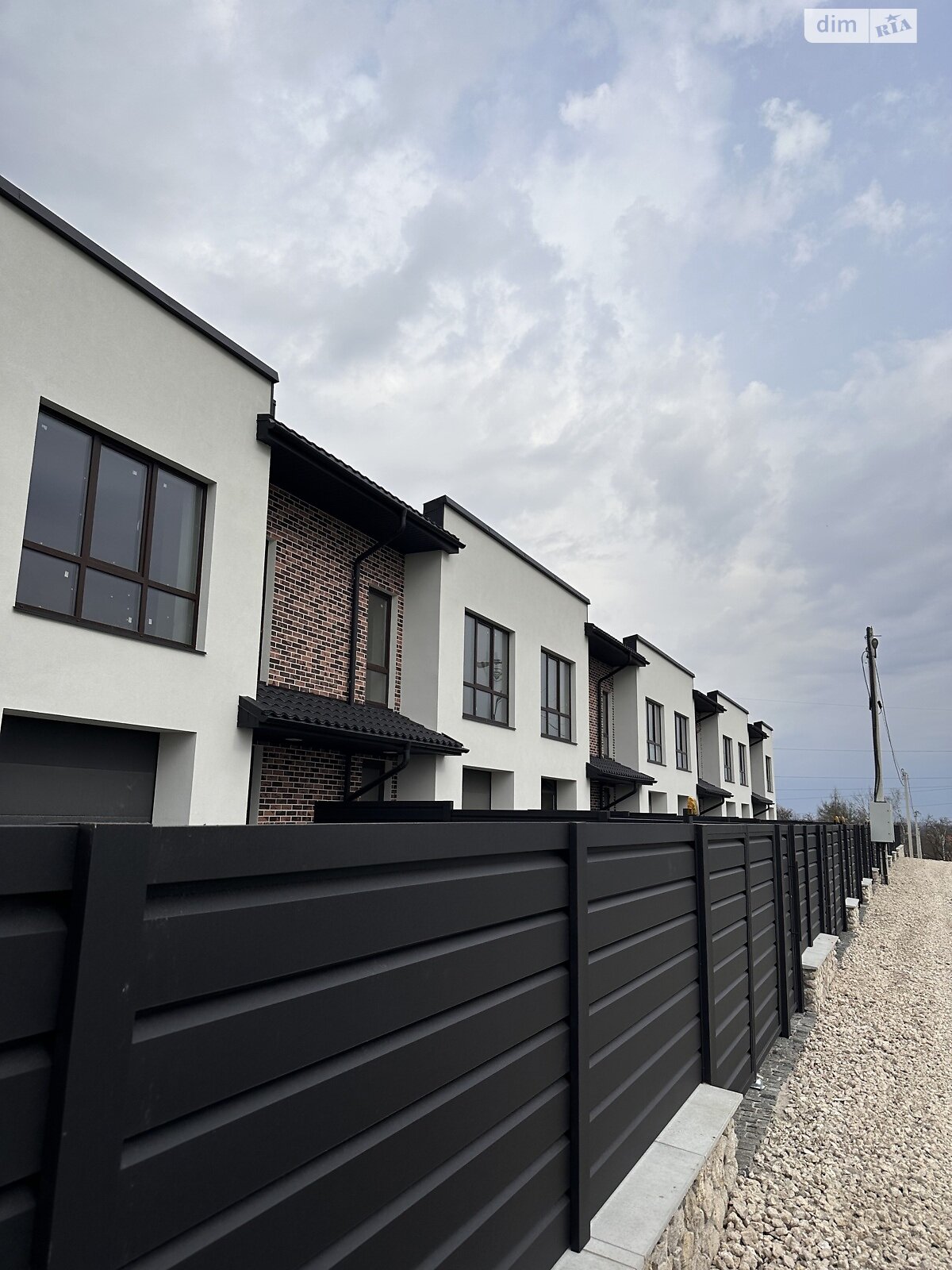 двухэтажный таунхаус, 130 кв. м, кирпич. Продажа в Байковцах фото 1 двухэтажный таунхаус, 130 кв. м, кирпич. Продажа в Байковцах фото 1