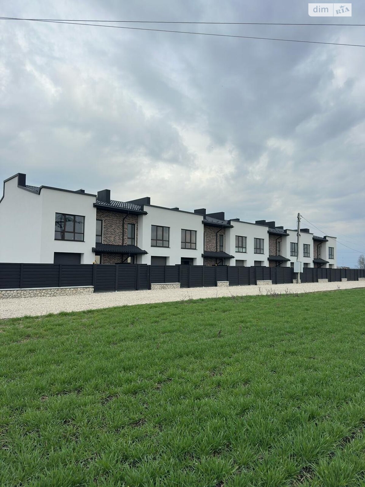 двухэтажный таунхаус, 130 кв. м, кирпич. Продажа в Байковцах фото 1 двухэтажный таунхаус, 130 кв. м, кирпич. Продажа в Байковцах фото 1