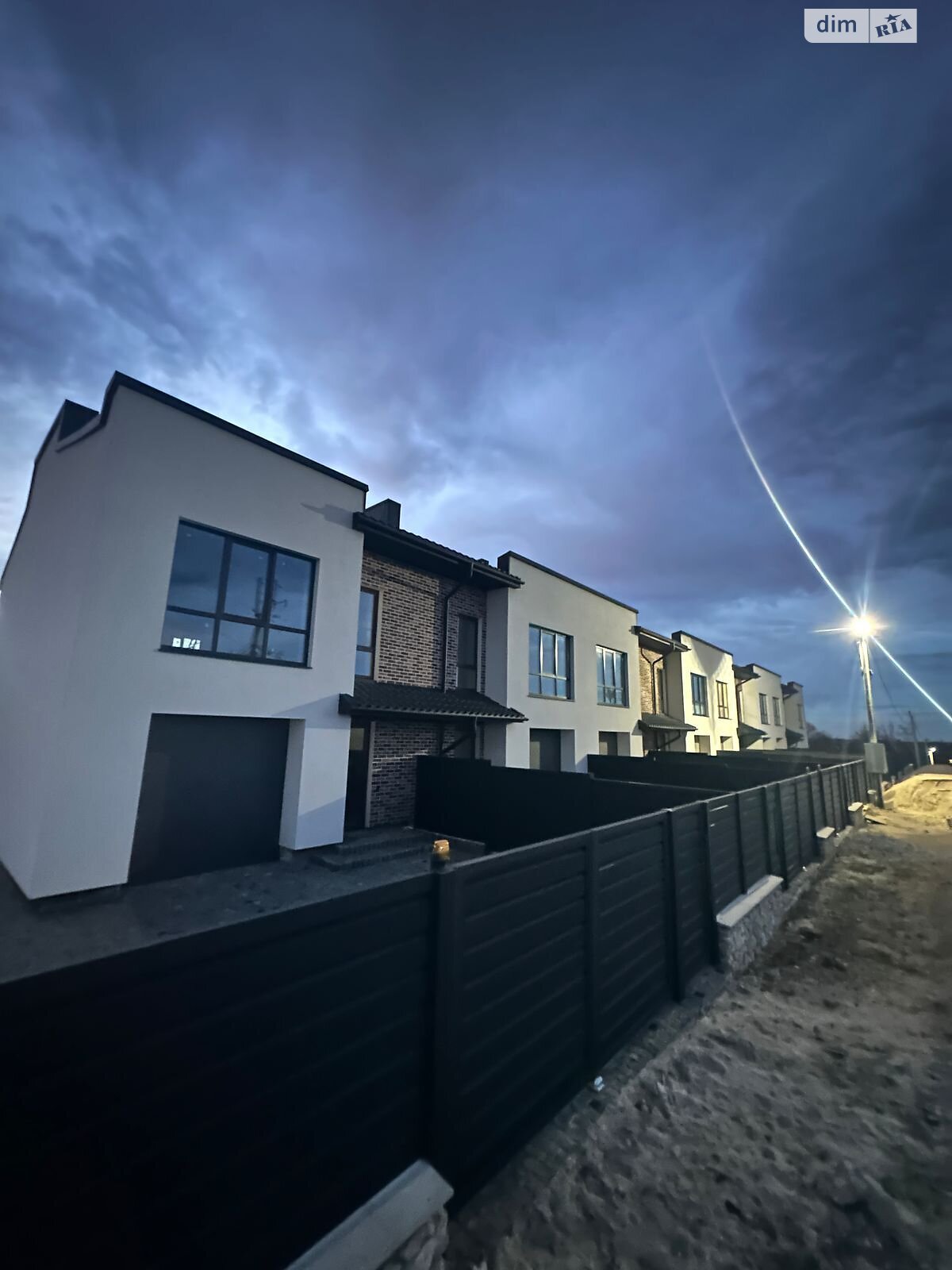 двухэтажный таунхаус, 130 кв. м, кирпич. Продажа в Байковцах фото 1 двухэтажный таунхаус, 130 кв. м, кирпич. Продажа в Байковцах фото 1