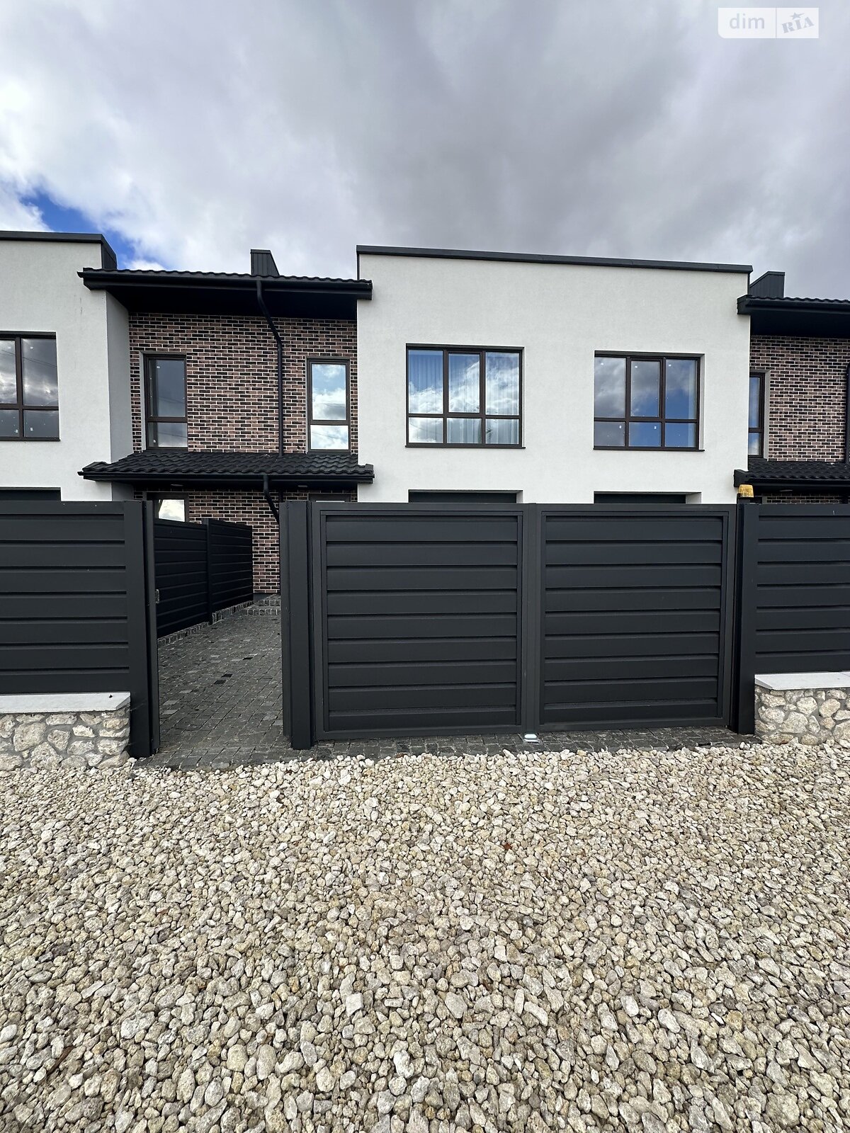 двухэтажный таунхаус, 135 кв. м, кирпич. Продажа в Байковцах фото 1 двухэтажный таунхаус, 135 кв. м, кирпич. Продажа в Байковцах фото 1