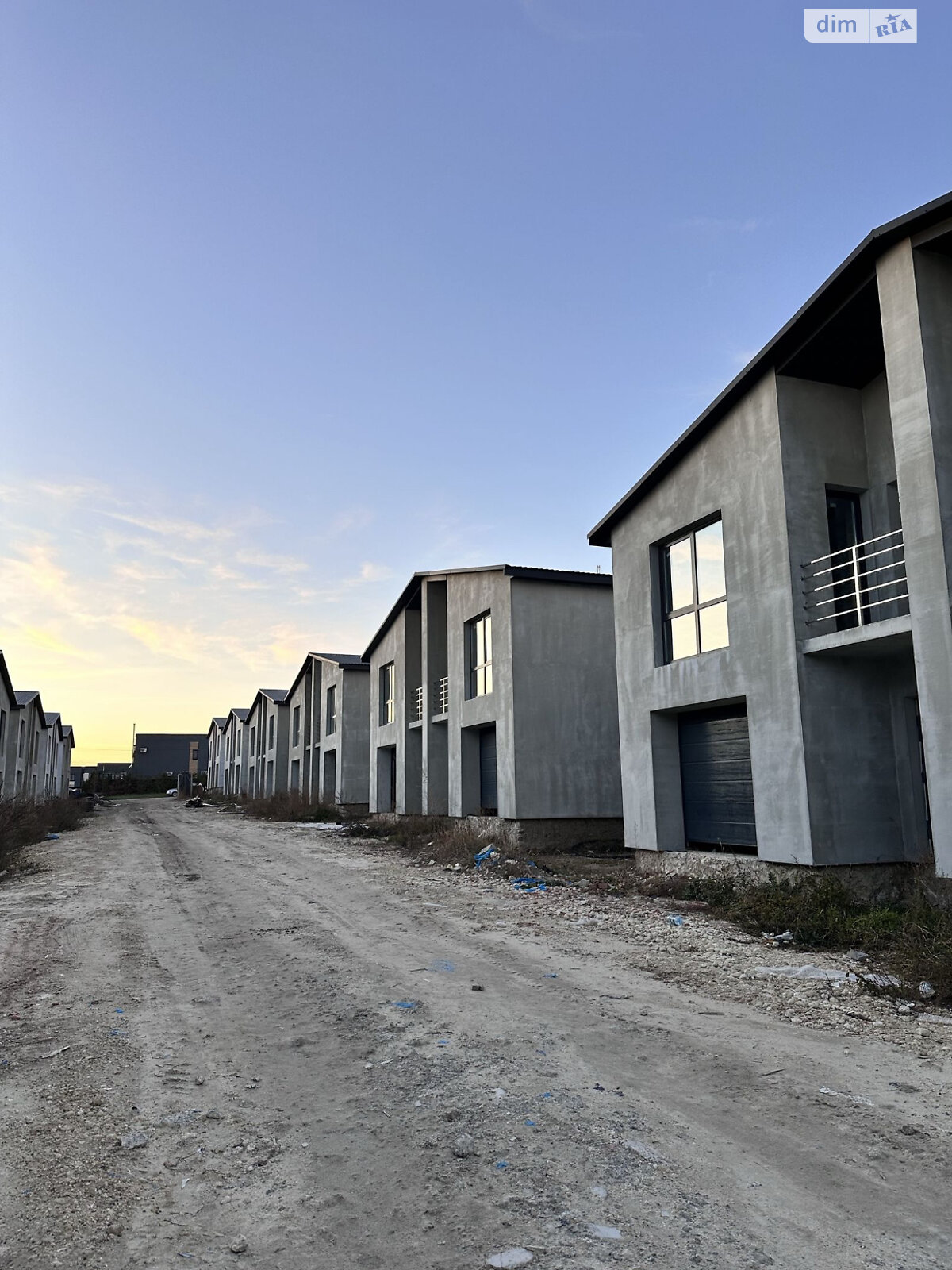 чотириповерховий таунхаус, 135 кв. м, цегла. Продаж у Байківці фото 1 чотириповерховий таунхаус, 135 кв. м, цегла. Продаж у Байківці фото 1