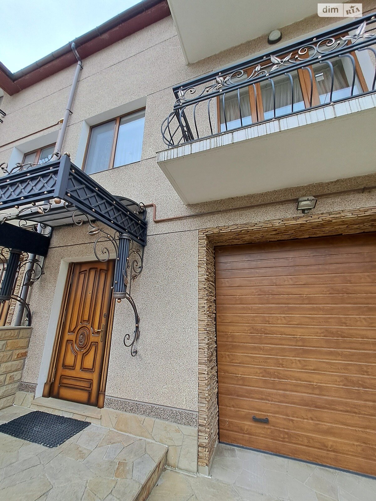 трехэтажный таунхаус, 290 кв. м, кирпич. Продажа в Байковцах фото 1 трехэтажный таунхаус, 290 кв. м, кирпич. Продажа в Байковцах фото 1