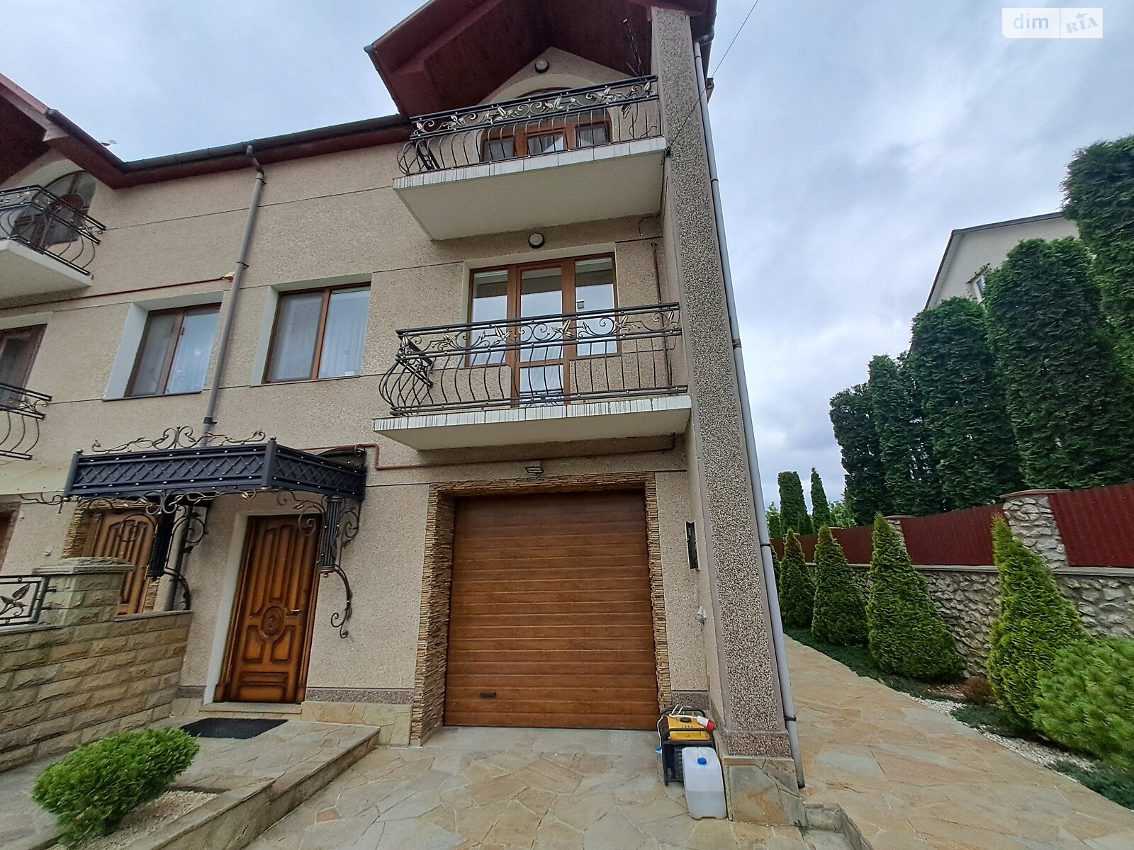 трехэтажный таунхаус, 290 кв. м, кирпич. Продажа в Байковцах фото 1 трехэтажный таунхаус, 290 кв. м, кирпич. Продажа в Байковцах фото 1