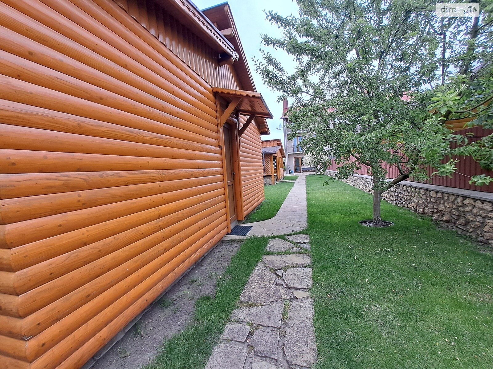 трехэтажный таунхаус, 290 кв. м, кирпич. Продажа в Байковцах фото 1 трехэтажный таунхаус, 290 кв. м, кирпич. Продажа в Байковцах фото 1