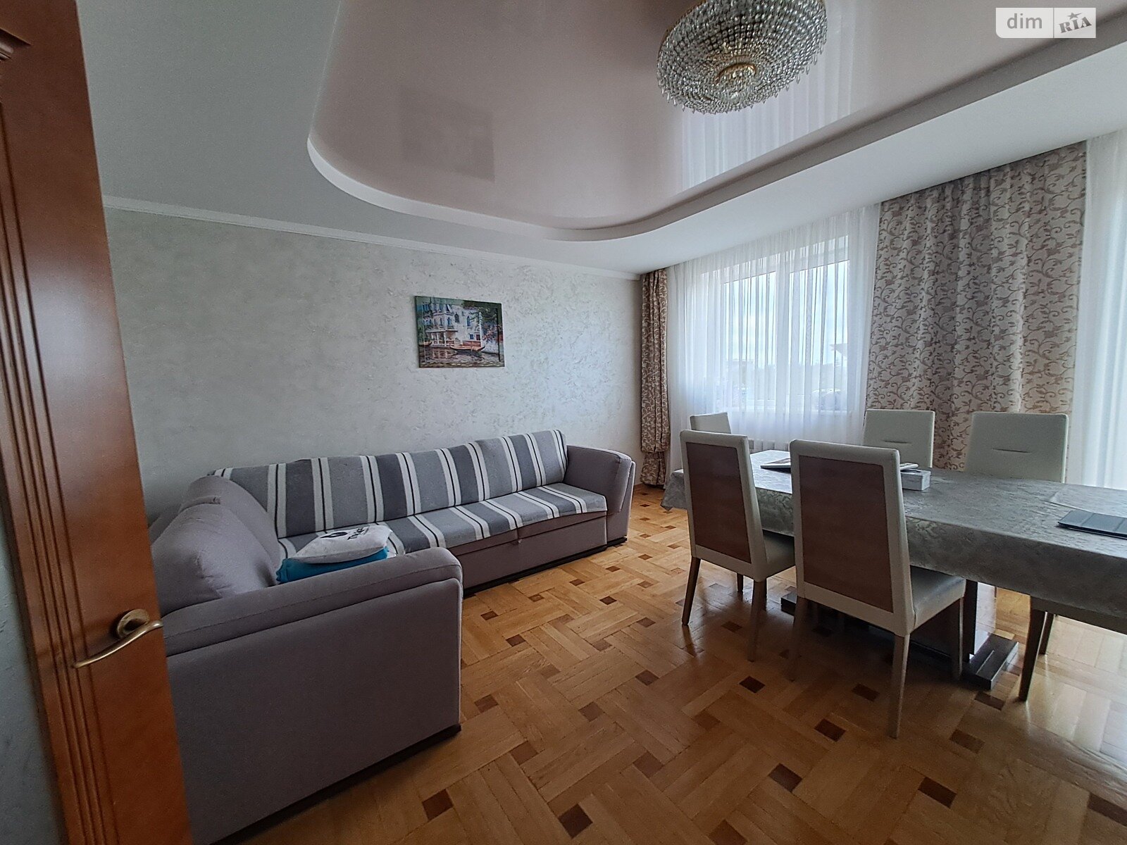 трехэтажный таунхаус, 290 кв. м, кирпич. Продажа в Байковцах фото 1 трехэтажный таунхаус, 290 кв. м, кирпич. Продажа в Байковцах фото 1