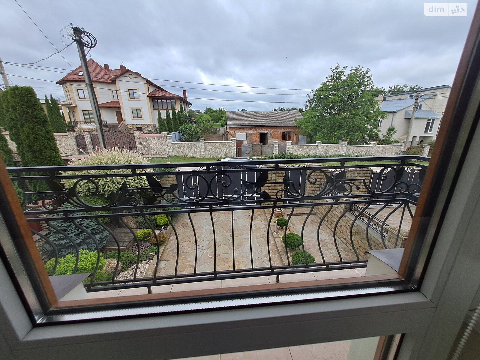 трехэтажный таунхаус, 290 кв. м, кирпич. Продажа в Байковцах фото 1 трехэтажный таунхаус, 290 кв. м, кирпич. Продажа в Байковцах фото 1