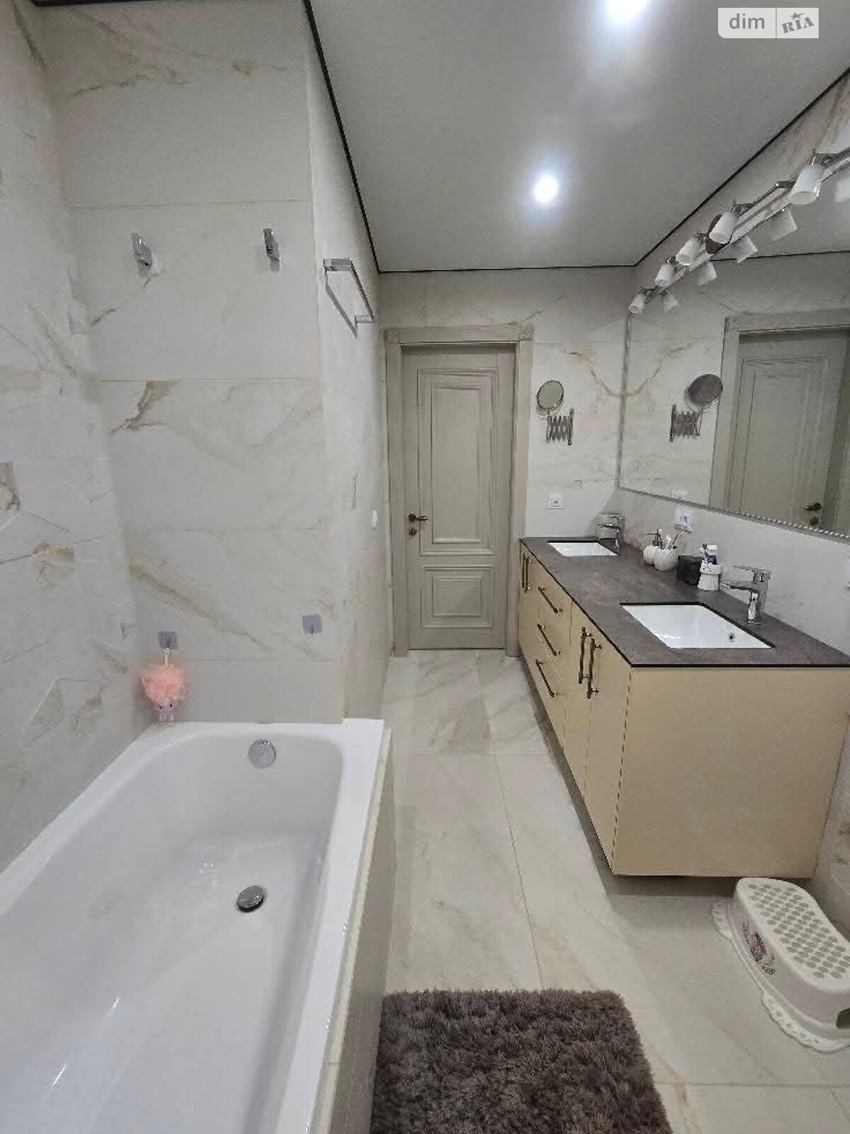 двухэтажный таунхаус, 120 кв. м, кирпич. Продажа в Байковцах фото 1 двухэтажный таунхаус, 120 кв. м, кирпич. Продажа в Байковцах фото 1