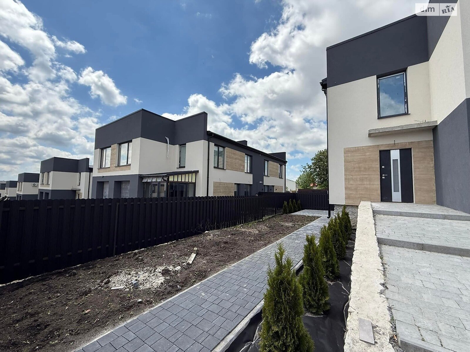 двоповерховий таунхаус, 115 кв. м, цегла. Продаж у Байківці фото 1 двоповерховий таунхаус, 115 кв. м, цегла. Продаж у Байківці фото 1