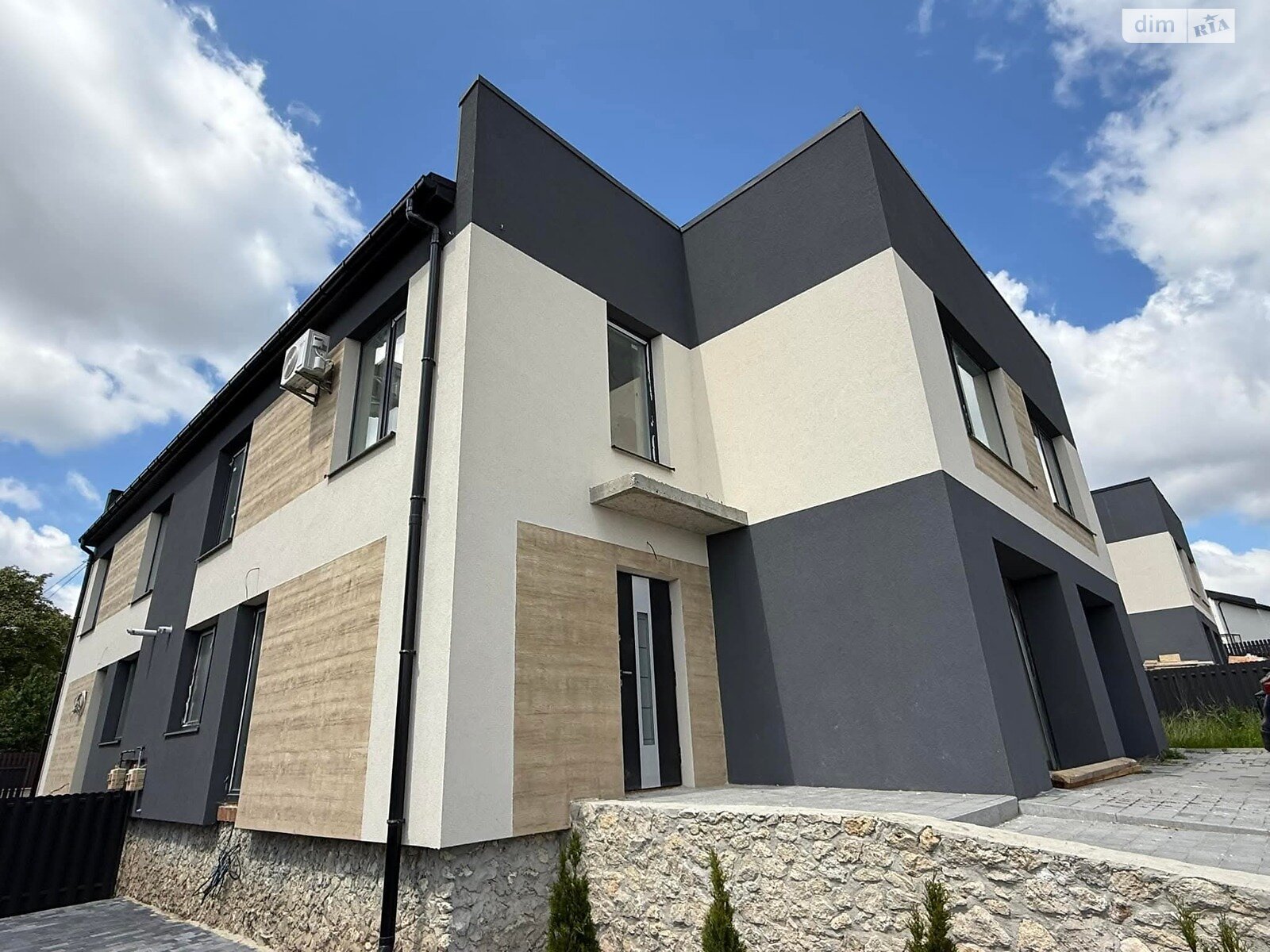 двухэтажный таунхаус, 115 кв. м, кирпич. Продажа в Байковцах фото 1 двухэтажный таунхаус, 115 кв. м, кирпич. Продажа в Байковцах фото 1