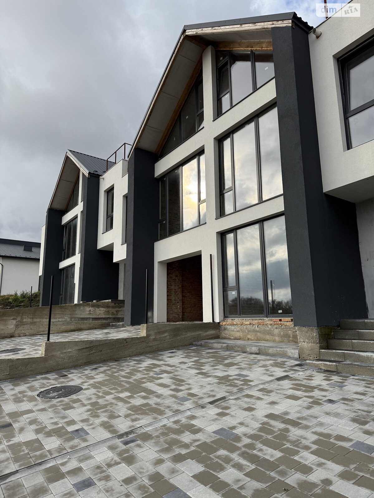 триповерховий таунхаус, 155 кв. м, цегла. Продаж у Байківці фото 1